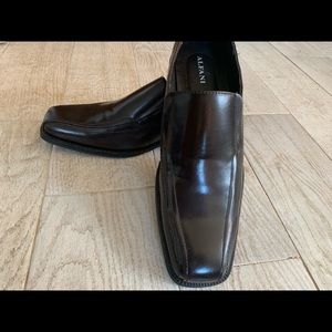 Dress shoes